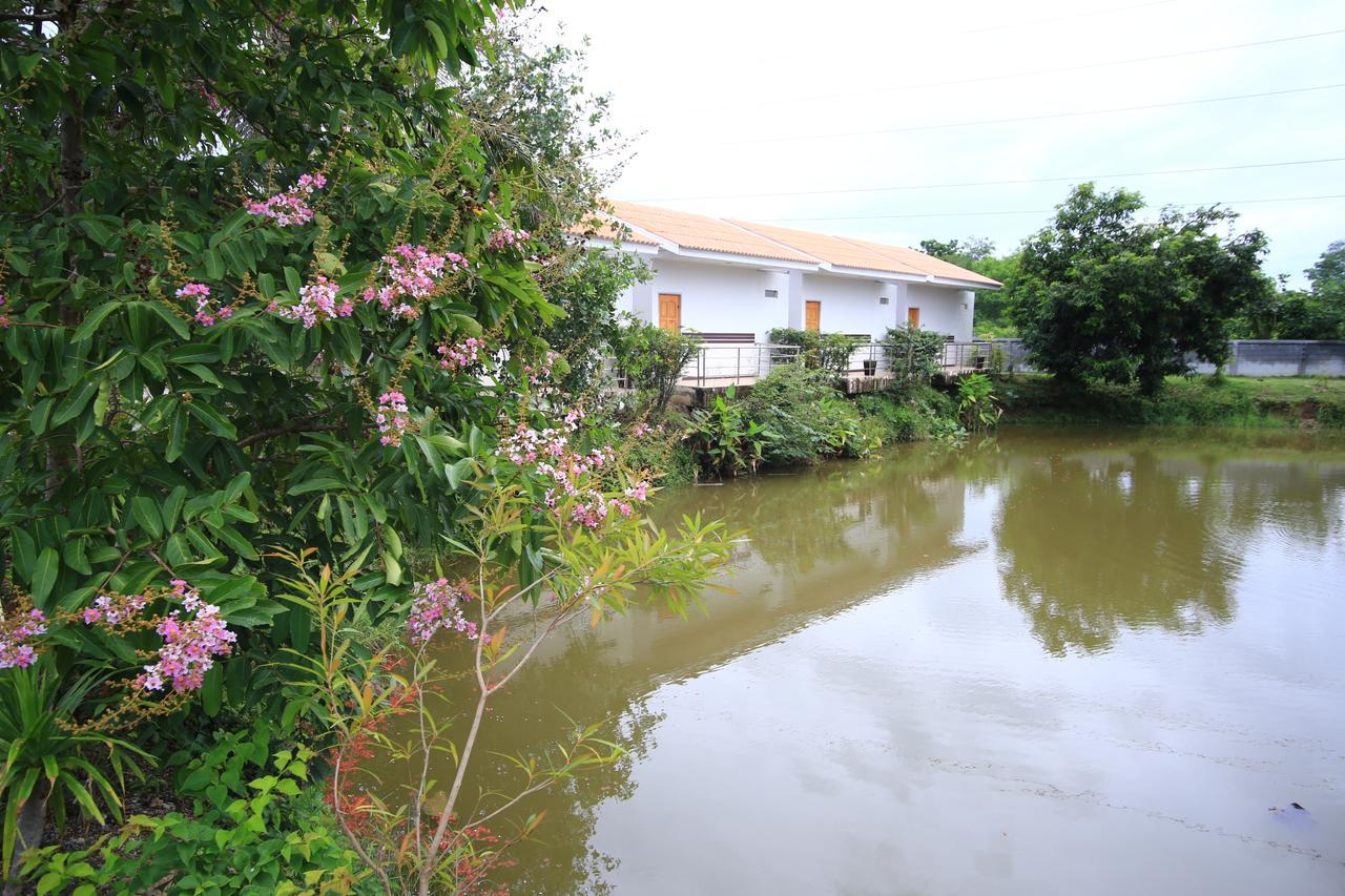 Baanpooya Hotel And Resort Tak Esterno foto